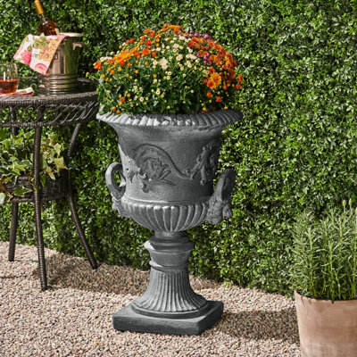Urne de jardin en oxyde de magnésium - H 28,72 po, béton gris antique, conception romaine avec ornements, base carrée, légère, sans assemblage, convient à diverses plantes pour l 18,97 po x P 18,97 po H