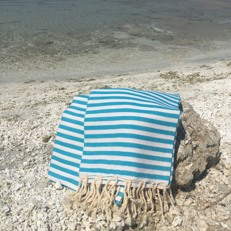 Serviette de plage 100% coton Orey, Bleu clair / blanc