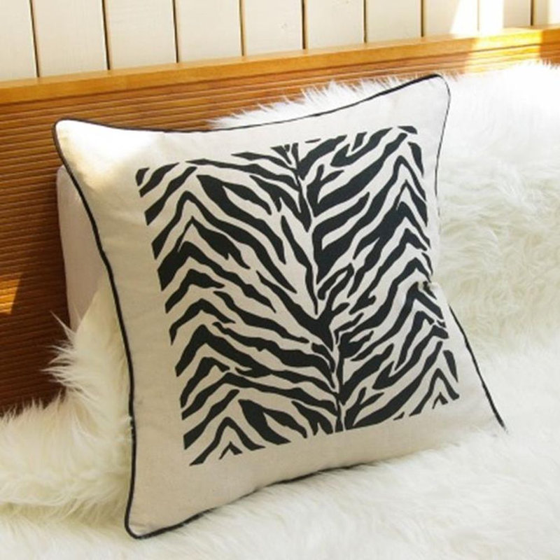 Coussin en duvet animal à rayures zébrées, Plumes