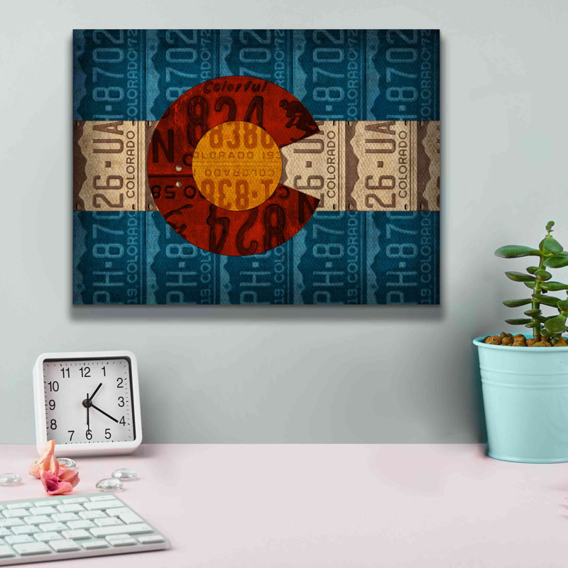 «Colorado State Flag Licence Plates» par Design Turnpike, estampe numérique sur toile, 26 po x 18 po
