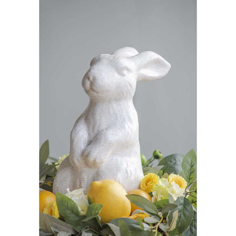Statue de lapin debout glacé