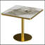 Table de salle à manger carrée moderne avec plateau en faux marbre, assemblage facile et structure en métal robuste pour une décoration intérieure élégante