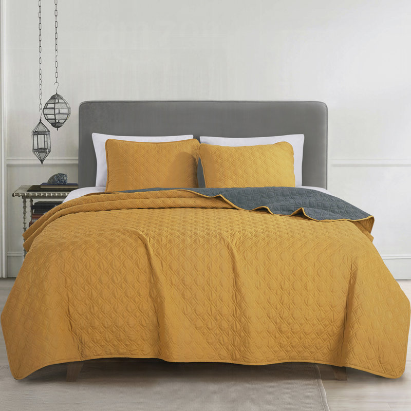 3-Piece Solid Microfiber Bedspread Set - Luxurious Solid Color Bedding Ensemble for a Comfortable Sleep Experience