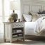 Ensemble de chambre avec lit à panneaux et deux tables de chevet Haylee-581470564