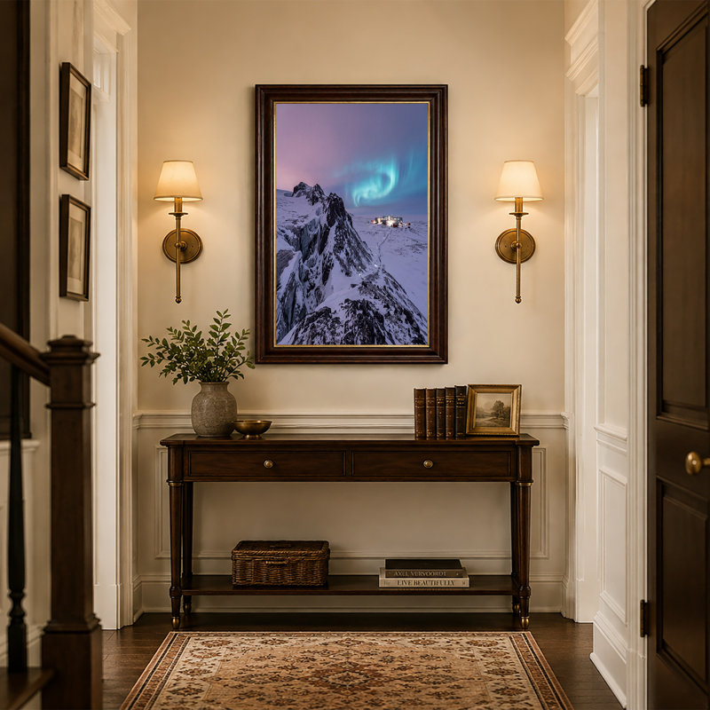 «Aurora Borealis Over Snowy Glaciers And Lit Arctic Station», art mural, H 12 po x l 18 po