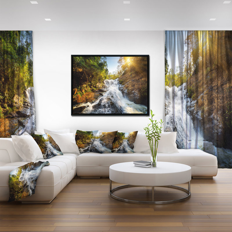 «Waterfall Through the Forest - Floater Frame», reproduction de photo sur toile, H 12 po x l 20 po x P 1 po