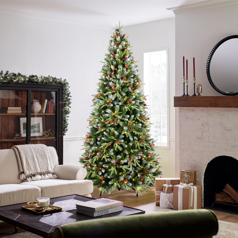 Arbre de Noël artificiel givré pré-éclairé avec pommes de pin et baies, 8'