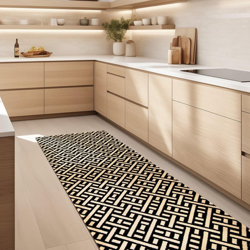 Tapis de couloir une pièce Trellis, L 28 po x L 75 po, Noir ; Crème