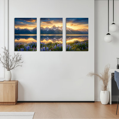 «Mountain Lake Sunset with Wildflowers», reproduction d'art sur toile tendue sur toile, ensemble de 3