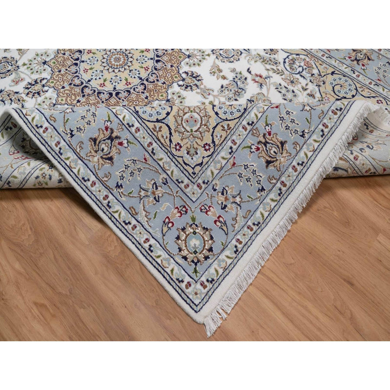 Tapis oriental blanc perle 6 pi 3 po x 9 pi 2 po Nain avec motif de médaillon floral, 250 KPSI