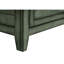 Table d'appoint en placage antique, idéale comme table de chevet ou meuble d'appoint dans un salon. Style transitionnel avec rangement intégré. Options pratiques.
