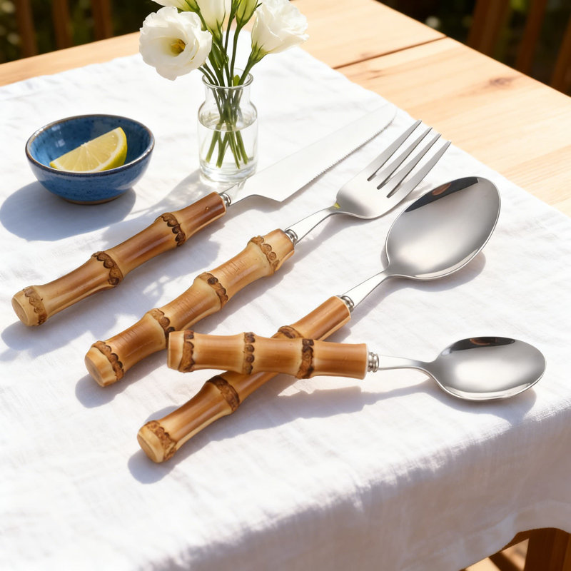 Ensemble de couverts 4 pièces en acier inoxydable avec poignée en bambou pour les repas, le barbecue, le camping, les voyages et l'utilisation quotidienne