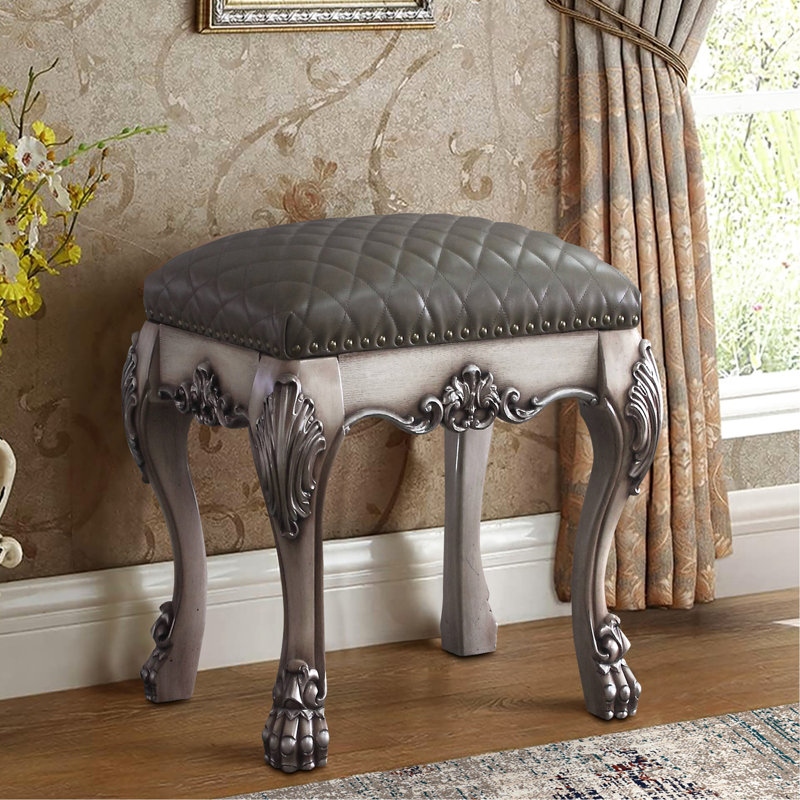 Superbe tabouret de coiffeuse gris et blanc rétro pour une chambre à coucher moderne et élégante