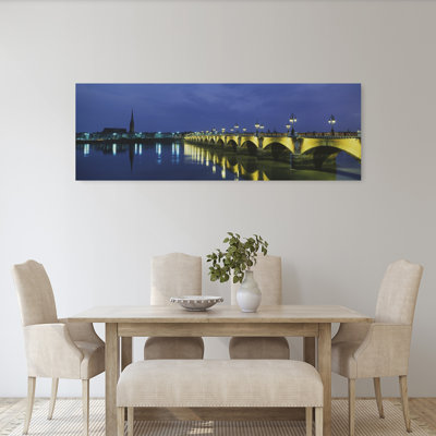 Pont Pierre, Bordeaux, France, architecture contemporaine, art mural