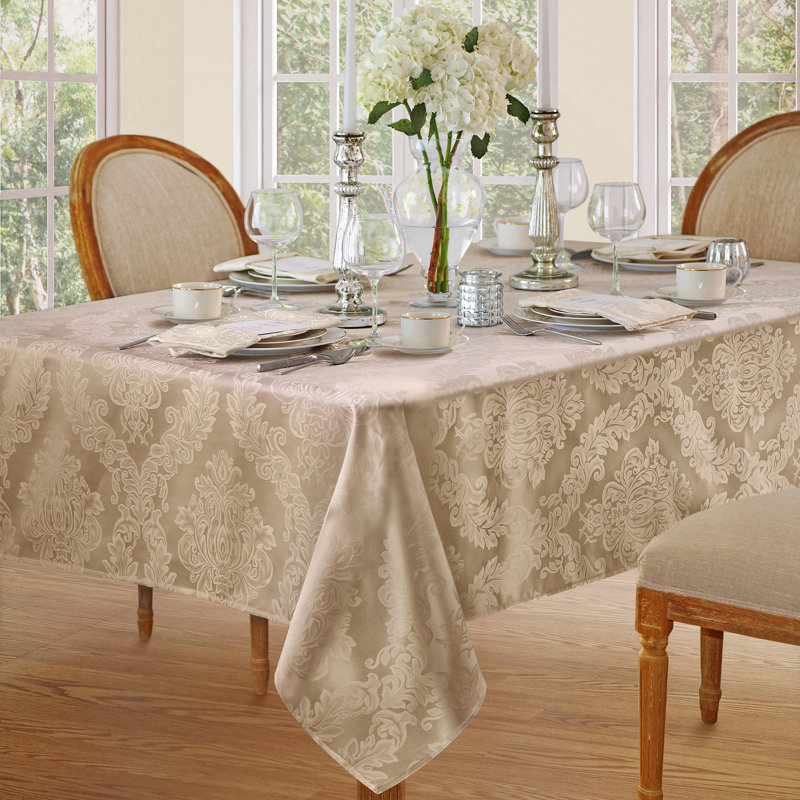 Nappe en jacquard de polyester uni à damas floral Burchfield, L 120 po x l 60 po, Beige