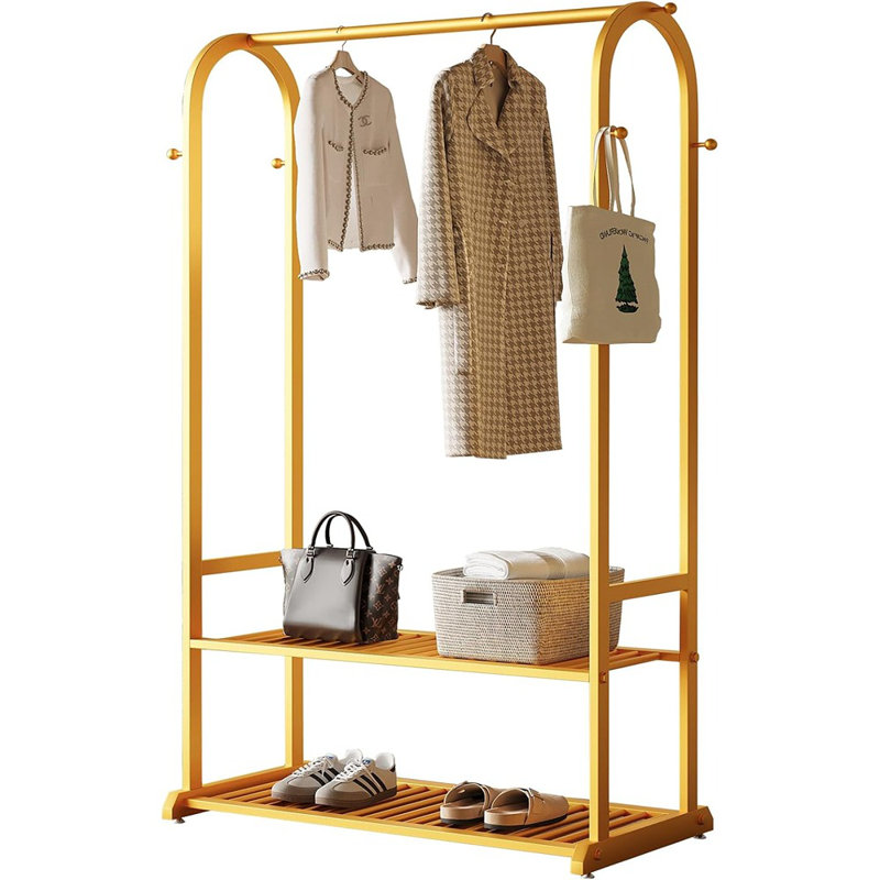 Portant à vêtements autoportant avec deux tablettes - doré - 39,37 po de largeur / structure en métal / style moderne