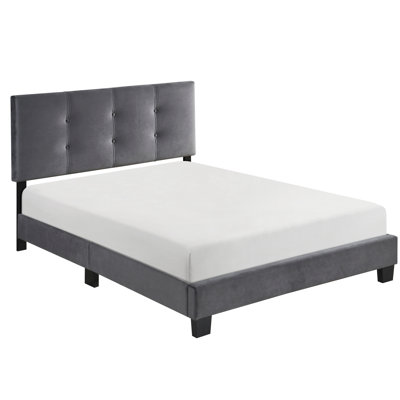 Mobilier de chambre à coucher: lit plateforme double avec revêtement en velours gris foncé et rails en bois massif