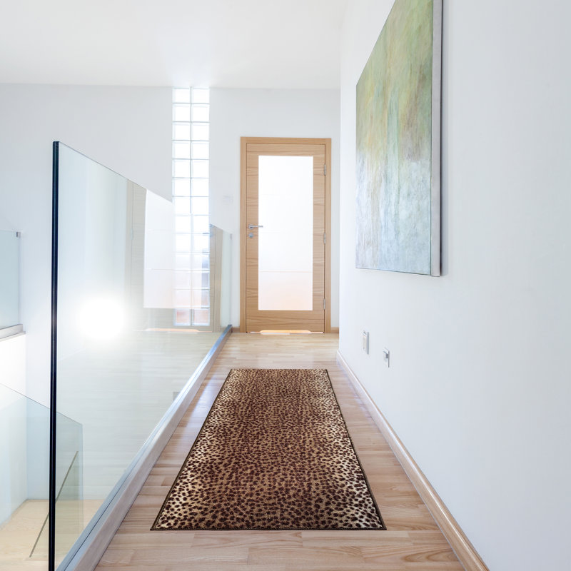 Tapis brun à imprimé animalier Estela, Tapis de couloir 2 pi 7 po x 30 pi