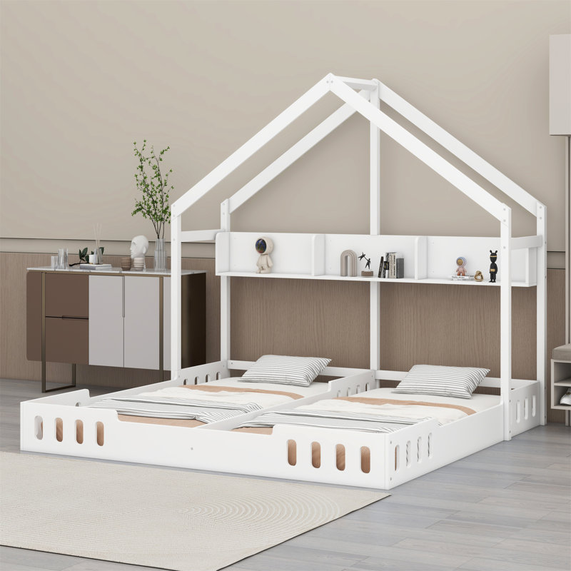 Lits plateforme Wood House, deux lits partagés avec tablettes et garde-corps