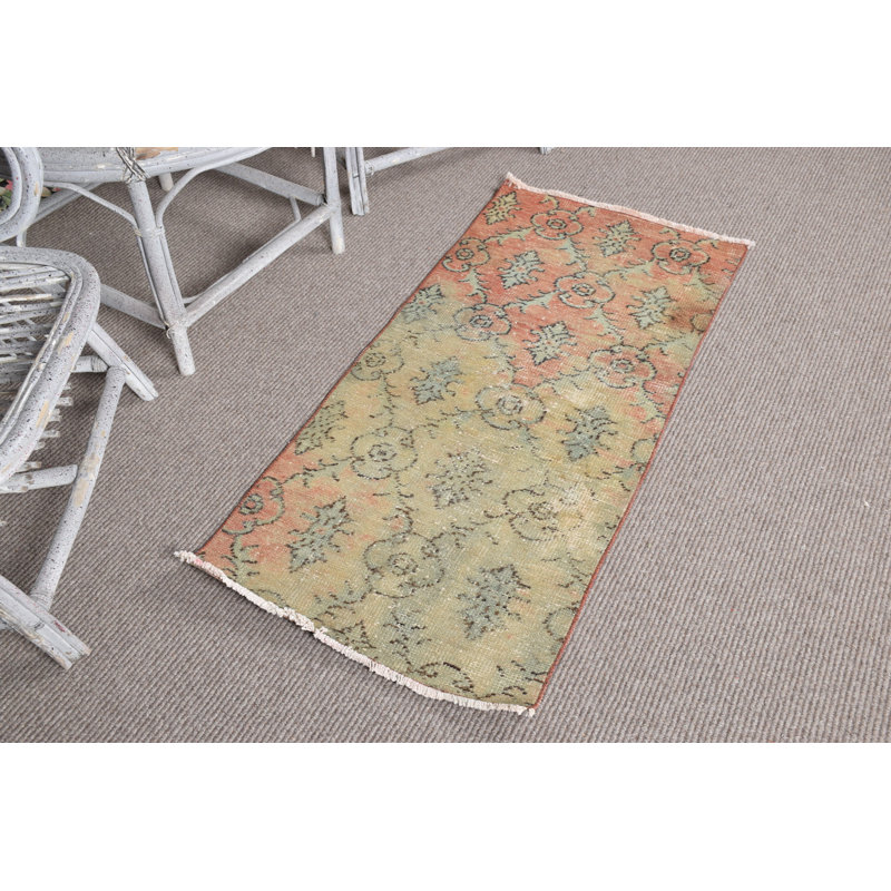 Tapis turc vintage en laine dans des tons vifs d'orange et de vert pour les entrées de style bohémien