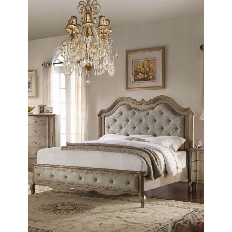Lit tapissier standard Chelmsford, Grand
