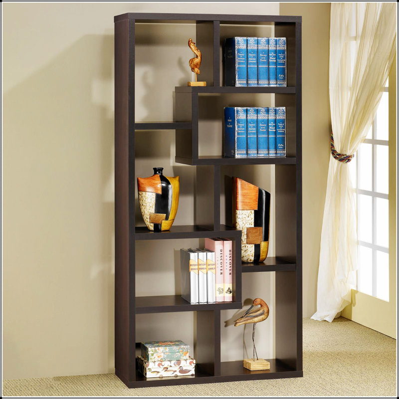 Bibliothèque à 8 tablettes Cappuccino avec une construction durable et un grand espace de rangement, parfait pour un décor moderne et traditionnel.