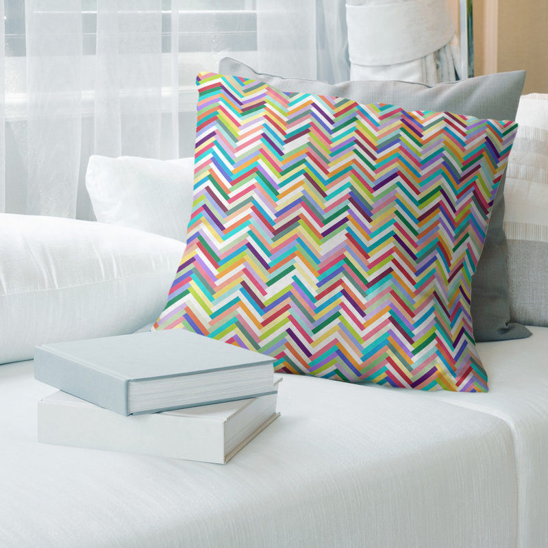 Coussin en suède chevrons, Bourre en polyester, 16 po x 1 po, Arc-en-ciel