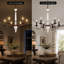 Lustre rétro rustique à 6 lumières, style chandelle, luminaire suspendu idéal pour salle à manger, îlot de cuisine ou salon, coloris blanc et rouille.