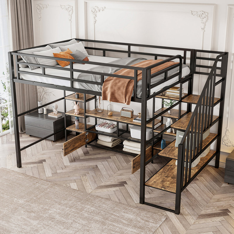 Lit mezzanine double en métal avec escalier, table de rangement basse et tablettes de rangement, idéal pour créer des espaces de chambre fonctionnels et peu encombrants