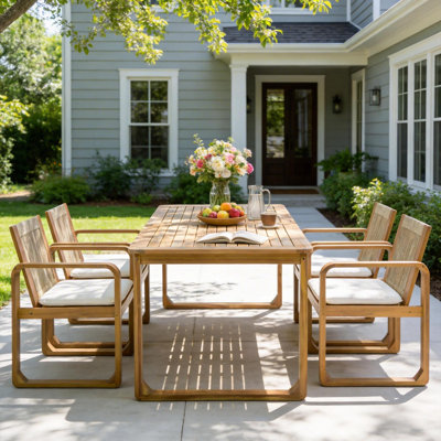 Ensemble de salle à manger 5 pièces pour l'extérieur: table en bois d'acacia avec pieds courbés élégants et 4 chaises à dossier en corde, finition en teck clair, coussins beiges, capacité de table de 500 lb, capacité de chaise de 400 lb