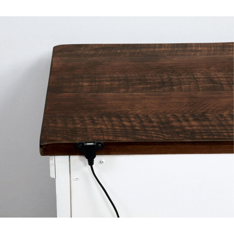 Table de chevet 2 en bois massif de style transitionnel avec finition blanche patinée, noyer, poignées arquées en laiton, tiroir à bijoux caché et plateau doublé de feutre pour le plan de chambre à coucher 2 tiroirs, blanc, métal