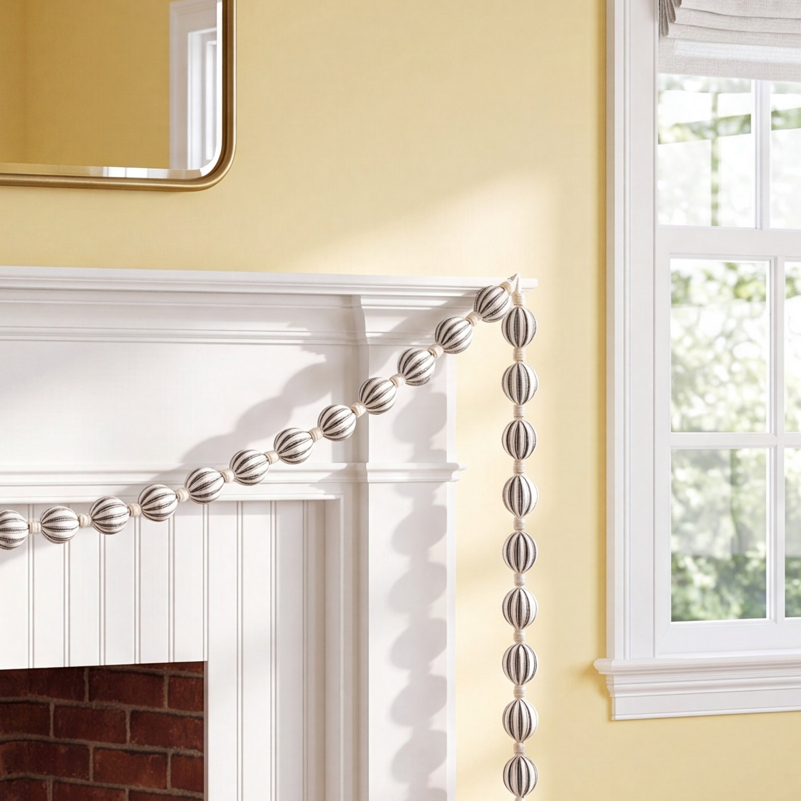 Faux Garland, Cream/Black
