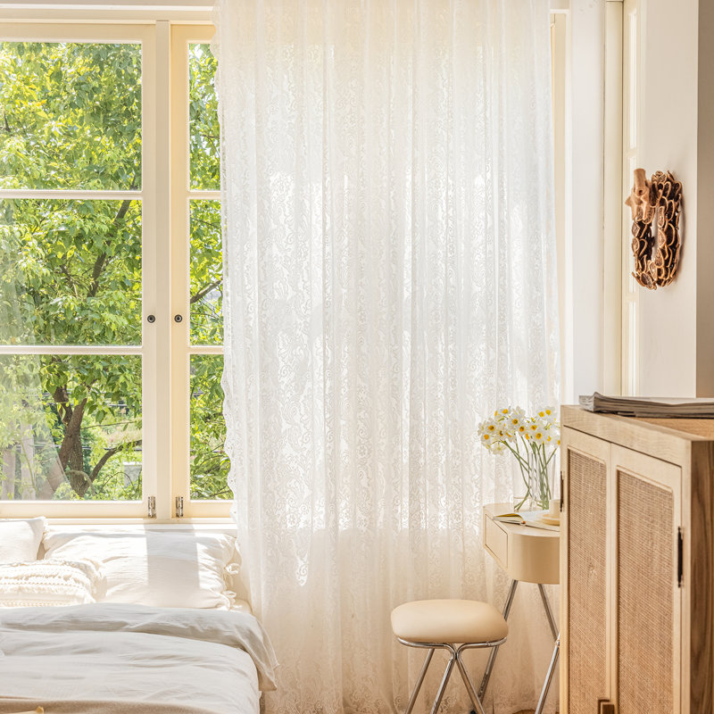 Panneau de rideau semi-transparent en polyester Ghinwa, L 55 po x L 98 po