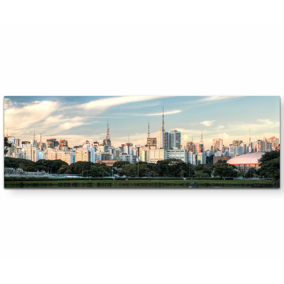 Leinwandbild Skyline von Sao Paulo mit Spiegelung im Wasser