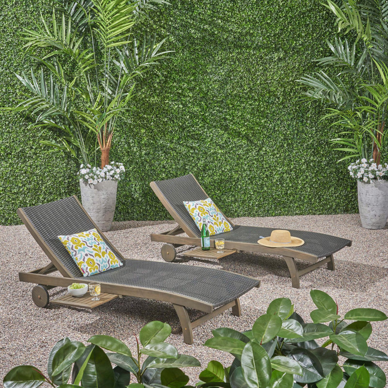 Chaise longue en bois d'acacia avec siège en osier et plateau coulissant, ensemble de 2