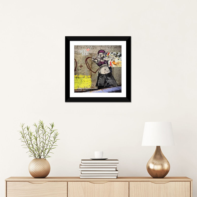 "Love Girl" par Luz, impression sur toile, H 16 po x l 16 po x P 1 po, Papier beaux-arts encadré noir, Blanc