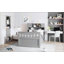 Lit plateforme simple gris avec tête de lit bibliothèque, tablettes de rangement et base de lit en bois à 4 tiroirs