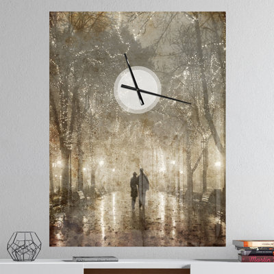 Couple marchant dans les lumières de la nuit - Horloge murale de ferme