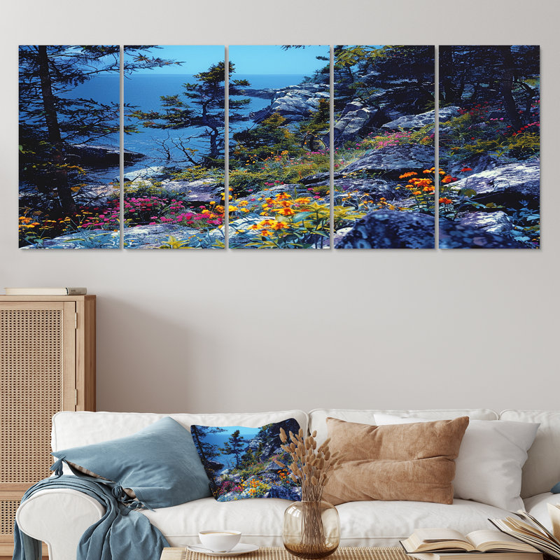 «Blossoming Mountain Flowers By The Blue Lagoon - Ensemble de 5 décorations murales plage et océan, H 28 po x l 60 po