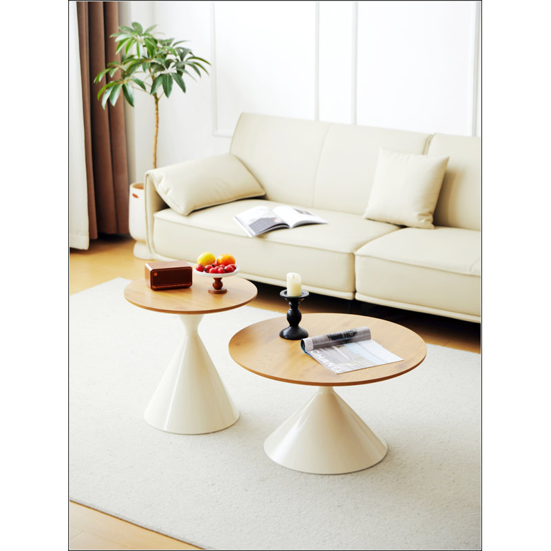 Ensemble de tables basses rondes blanches et en bois, élégantes et durables pour les espaces de vie modernes
