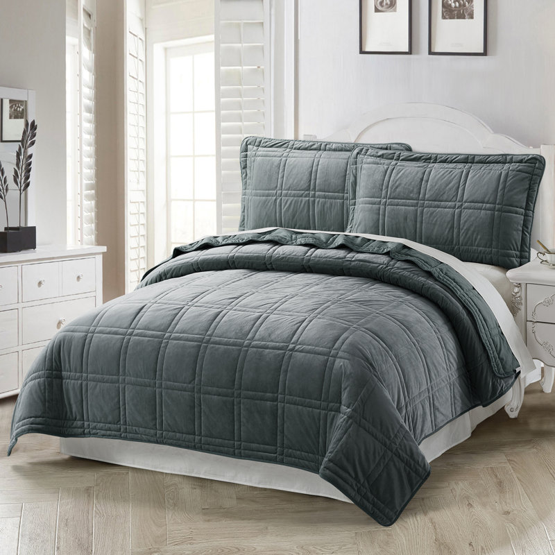 Polyester Plaid Quilt with Pillow Shams Included, Grey