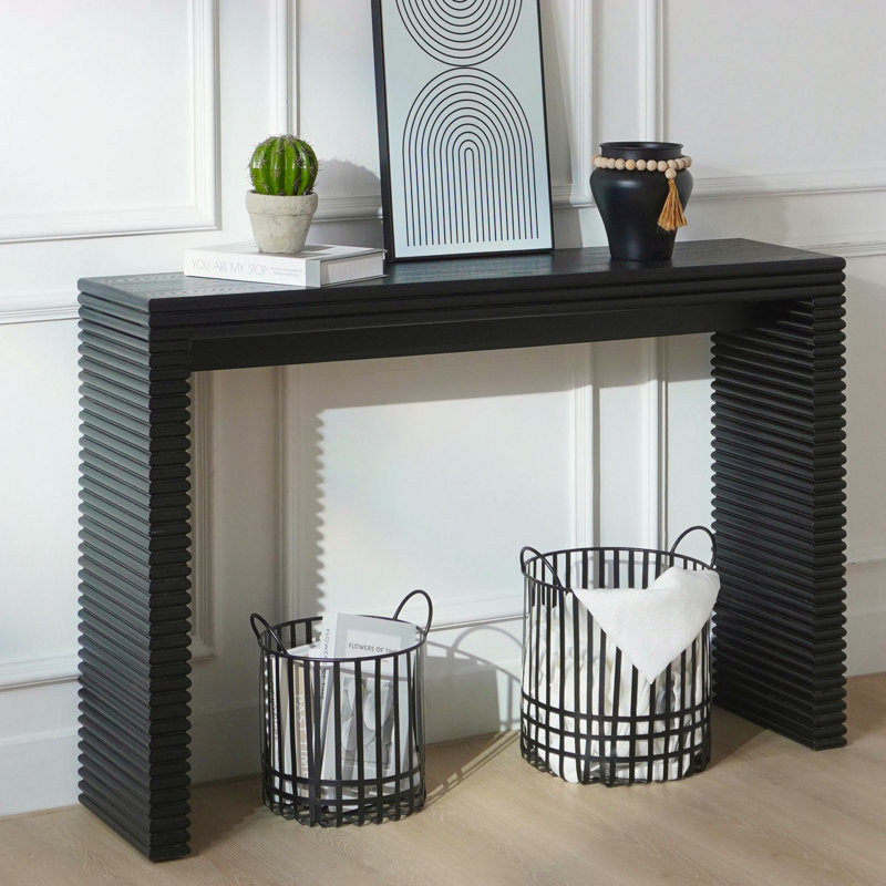 Console moderne noire avec motif nervuré