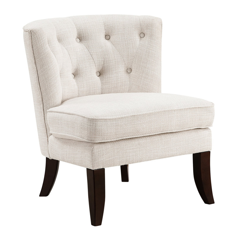 Chaise beige classique avec capitonnage délicat, pieds en bois massif pour un espace de vie élégant, Beige