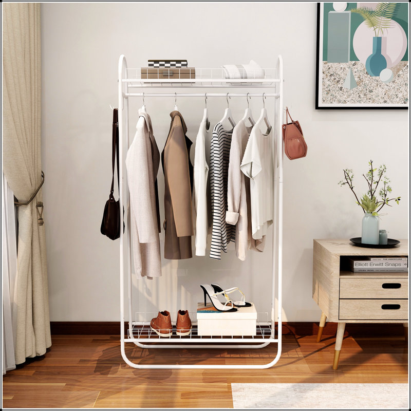 Portant à vêtements robuste en métal avec deux tablettes, portable et durable pour un rangement efficace des vêtements