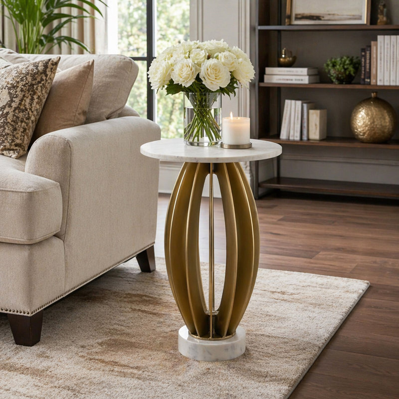 Table d'appoint ronde moderne et glamour de 63,5 cm (25 pouces) en marbre blanc et métal doré, idéale pour le salon ou la chambre.
