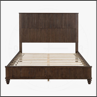 Structure de lit plateforme robuste avec tête de lit haute, aucun sommier nécessaire pour un sommeil confortable.