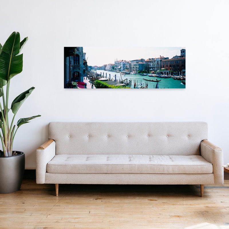 Bateaux et gondoles dans un canal, Grand Canal, Venise, Italie, H 16 po x l 48 po