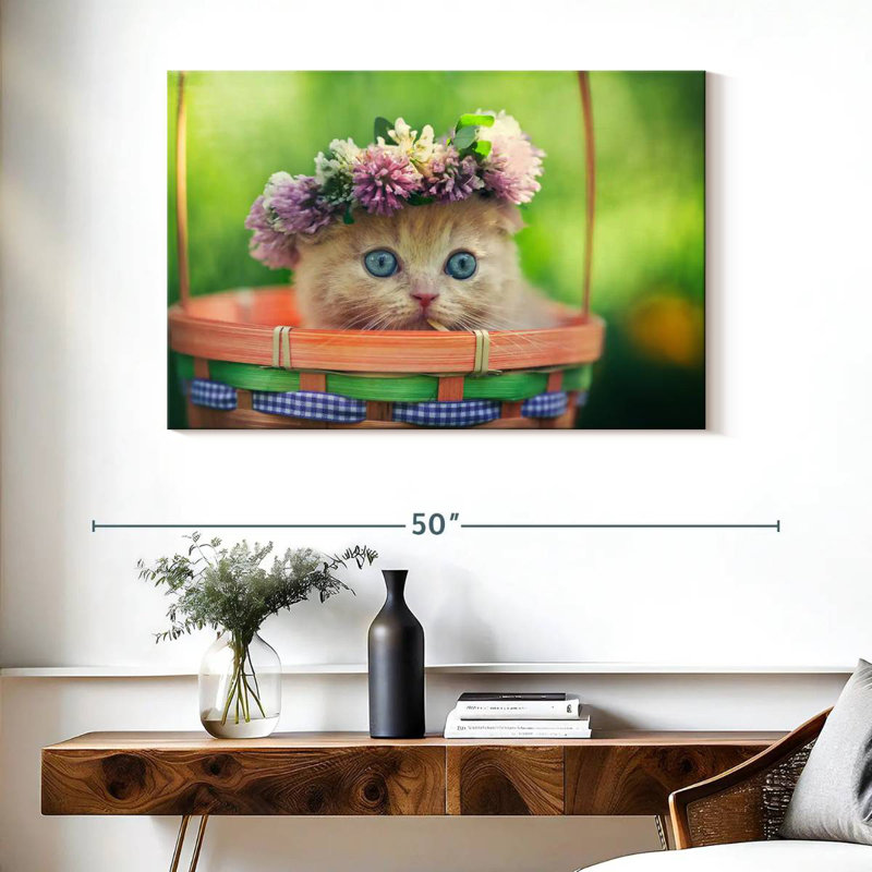 Brampt Garland Cat, 26" H x 39" W