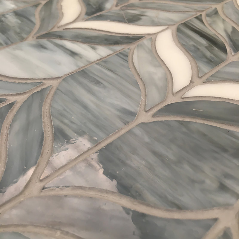 Carreau de mosaïque murale en verre à chevrons 12 "x 12" Chevron, Gris opalescent