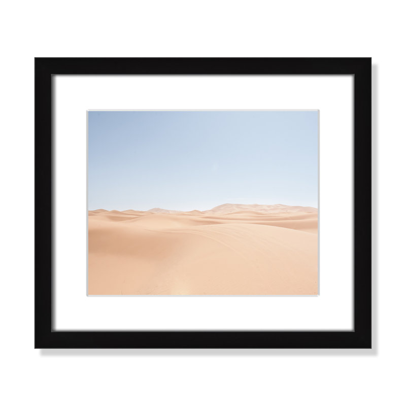 «Desert Serenity» par Mark Eder, Blanc, Cadre noir, H 13 po x l 15 po x P 1,25 po